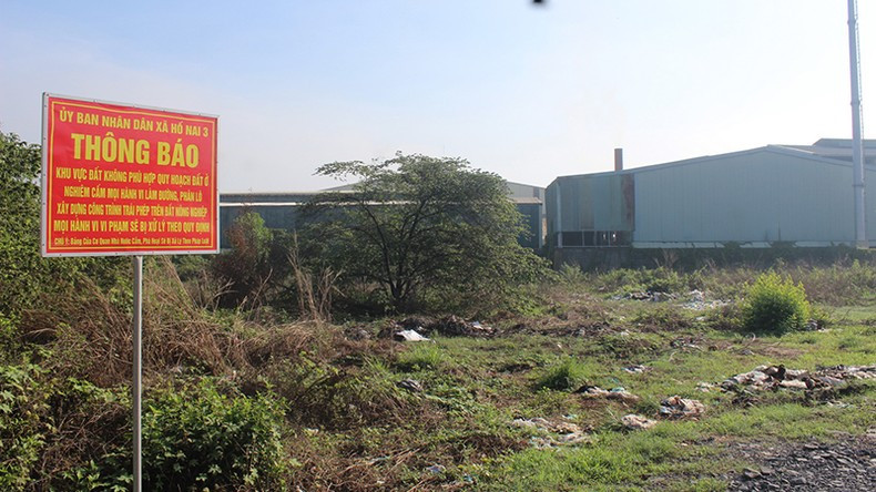 Theo báo Dân Trí, trước đó qua kiểm tra, đoàn liên ngành tỉnh Đồng Nai phát hiện 53 cơ sở sản xuất, kinh doanh sai phạm về đất đai, xây dựng. (Ảnh: Dân Trí).