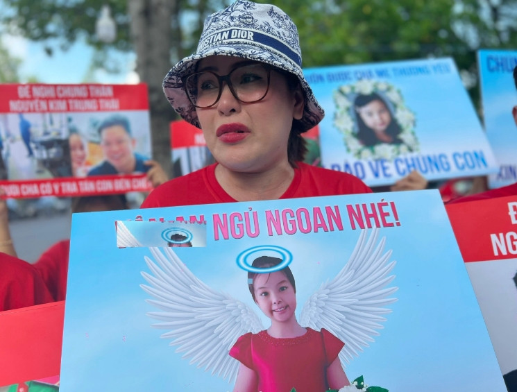 Me don than 3 con khoc nac khong tin nguoi cha de con gai bi danh, lot tran-Hinh-2