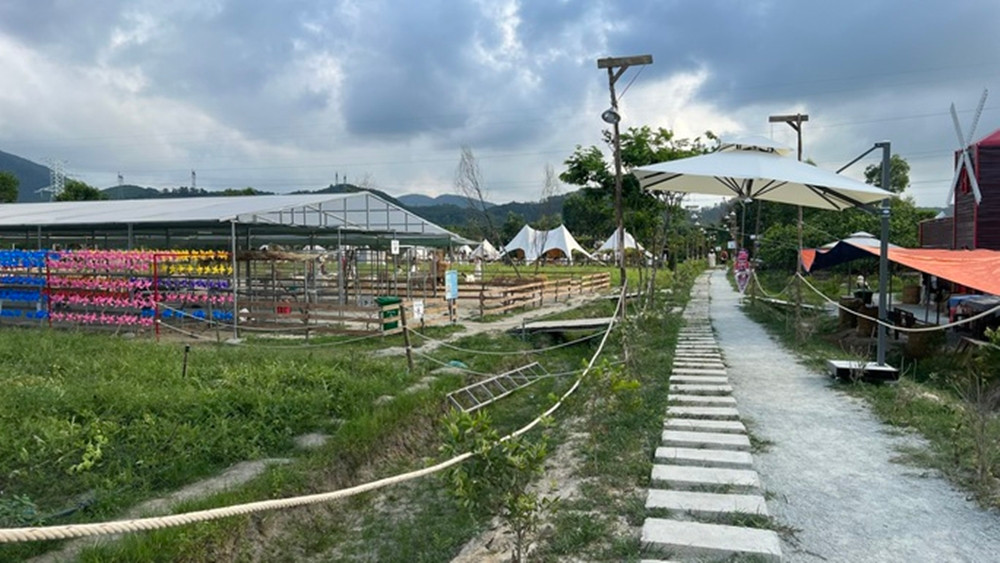 Thông tin trên Báo Người Lao động, ông Hoàng Anh Tuấn - Chủ tịch UBND phường Hương Vân (thị xã Hương Trà, tỉnh Thừa Thiên - Huế), cho biết đã yêu cầu Công ty TNHH MTV PT 9000 (gọi tắt là Công ty 9000; trụ sở ở phường Hương Vân) chấm dứt hoàn toàn việc tổ chức mô hình du lịch cộng đồng kèm với việc thu phí dịch vụ. (Ảnh: Người Lao động).