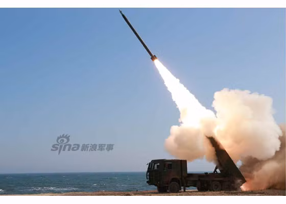 Theo các chuyên gia Hàn Quốc, thiết kế pháo phản lực KN-09 300mm của Triều Tiên có khả năng ảnh hưởng không chỉ pháo phản lực 300mm của Nga-Trung Quốc, mà còn tương tự pháo phản lực có điều khiển 227mm GMLRS (Mỹ) và loại 239mm Chunmoo K-MLRS của Hàn Quốc.