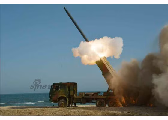 Theo báo cáo của Quân đội Hàn Quốc, pháo phản lực cỡ 300mm của Triều Tiên có thể là đạt tầm bắn vượt quá 100km.