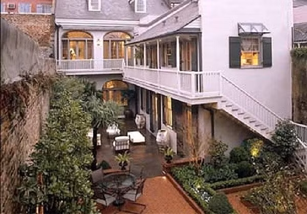 Còn đây là căn biệt thự trị giá 3,5 triệu USD ở thành phố New Orleans, bang Louisiana, Mỹ.