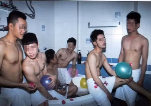 Những nam thanh niên trong album hình giới thiệu cho khách ở Công ty TNHH Y học Cổ truyền Adonis (đường Sư Vạn Hạnh, phường 12) bị Công an đột kích, bắt quả tang 3 nhân viên nam đang kích dục và sinh hoạt tình dục với 3 khách nam.