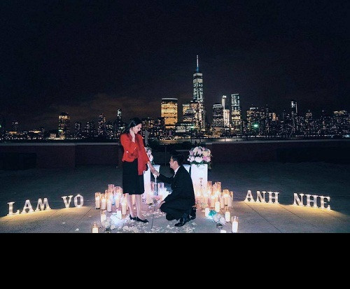 Ngày 17/5/2016, màn cầu hôn của bạn trai Mai Ngọc khi hai người đang đi du lịch ở New York, Mỹ đã khiến vô số khán giả, cư dân mạng, bạn bè gần xa bất ngờ. Trong khung cảnh lãng mạn ở New York, bạn trai Mai Ngọc quỳ xuống trao nhẫn cho cô, bên cạnh có dòng chữ "Làm vợ anh nhé"... màn cầu hôn này khiến bất cứ cô gái này cũng phải thầm ngưỡng mộ, thèm muốn. Bức ảnh cầu hôn này sau đó cũng rất nổi tiếng trên mạng, hút số lượng like rất lớn.