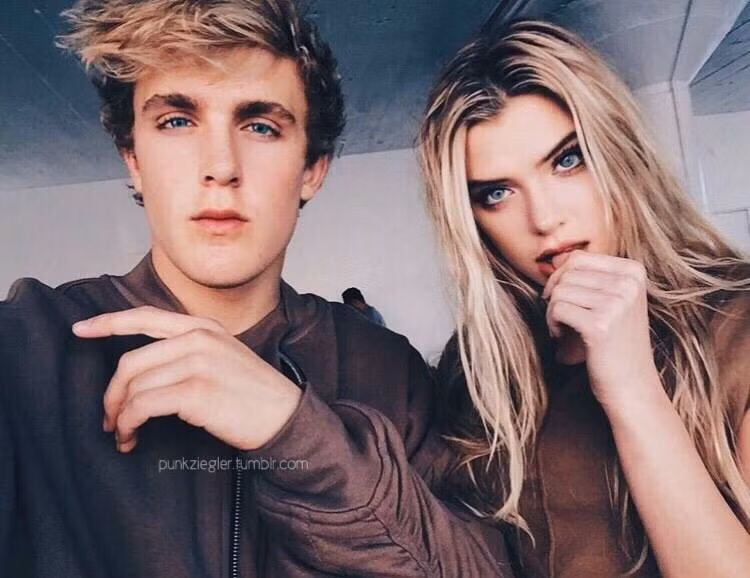 Luôn hỗ trợ và giúp đỡ nhau trong công việc và cuộc sống, nhóm bạn thân này khiến không ít bạn trẻ ngưỡng mộ. Ảnh trong bài: Instagram.