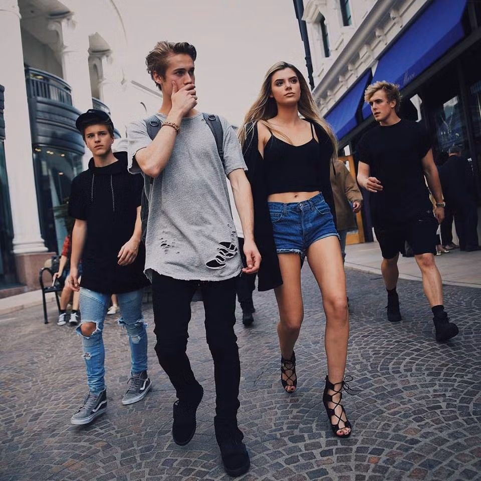 Phong cách thời trang đẳng cấp của các hot teen khi xuất hiện ngoài đường phố.