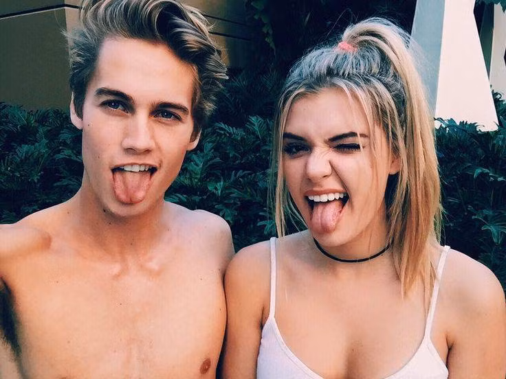 Những giây phút vui đùa nhí nhảnh của nhóm bạn hot teen khi đi chơi cùng nhau.