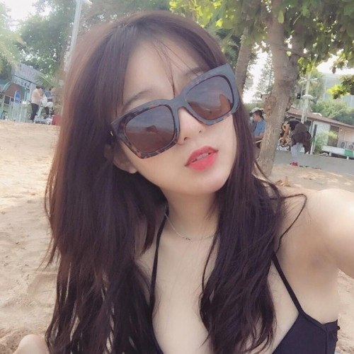 Dù không quá đẫy đà, nóng bỏng nhưng hot girl Tú Linh vẫn có nhiều nét gợi cảm. Những hình ảnh này được đăng tải đã nhanh chóng nhận được hàng ngàn bình luận khen xinh, “lột xác” của cộng đồng mạng. Ảnh trong bài: Facebook nhân vật.