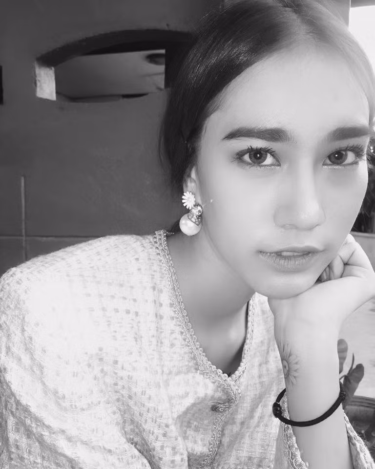 Khi đối chiếu 2 bức ảnh của họ với nhau, nhiều người đã phải thốt lên kinh ngạc và nói rằng, tại sao cô ấy lại giống nàng Phở của Việt Nam đến vậy.