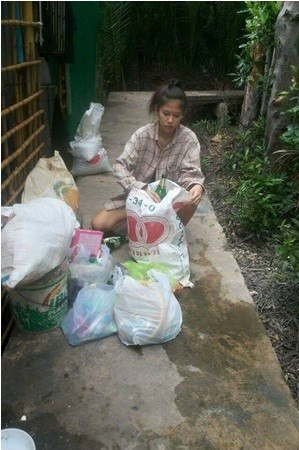 Cụ thể Mint Kanistha đã đăng quang trong cuộc thi Miss Uncensored News Thailand 2015 - cuộc thi Hoa hậu không phân biệt giới tính, một cuộc thi dành cho người chuyển giới. Sinh ra trong gia đình nghèo khó, sống trong một căn nhà rách nát ở khu phố ổ chuột, làm công việc bần hàn nhất… nhưng Mint may mắn có được nhan sắc đẹp, thân hình quyến rũ như người mẫu.