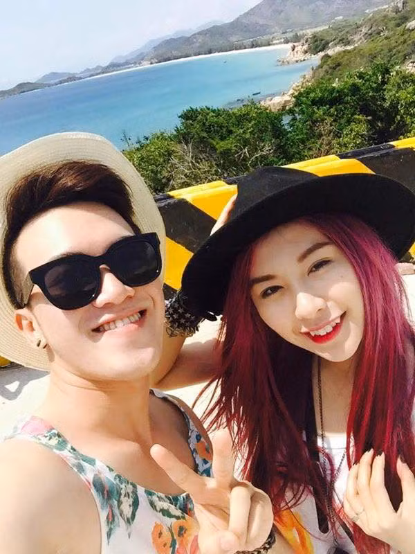 Tuy thân hình thanh mảnh, nhẹ nhàng nhưng Thủy Tiên có lẽ sẽ khiến nhiều chàng trai kiêng nể trước bảng huy chương Karatedo đồ sộ. Trong suốt những năm tháng ngồi trên ghế nhà trường, cô nàng đã bỏ túi khoảng 15 huy chương vàng ở các cuộc thi võ lớn nhỏ trong cả nước.