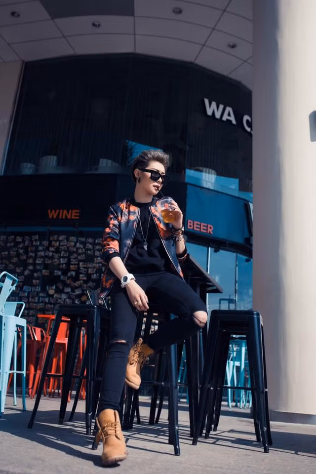 Chia sẻ về lý do thay đổi đột ngột phong cách ăn mặc và hình tượng âm nhạc, Thủy Tiên cho hay, cô quyết định theo đuổi âm nhạc một cách nghiêm túc và bản thân nghĩ rằng cần phải xây dựng cho bản thân một phong cách thật khác biệt để khán giả nhớ. Và tomboy là sự lựa chọn phù hợp nhất của Thủy Tiên ở thời điểm này. Và đúng như mong muốn của Thủy Tiên, giờ đây hot girl Sài Thành đã dần tạo được ấn tượng sâu đậm hơn trong lòng người hâm mộ qua các tác phẩm âm nhạc hiện đại.