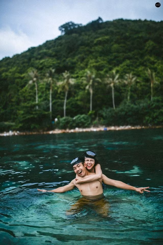 Chuyện tình yêu của chàng và nàng nhẹ nhàng và hài hước như thế đó nhưng lại làm bao cô gái rung rinh và thầm ao ước có được người đàn ông tuyệt vời như chàng của nàng. 