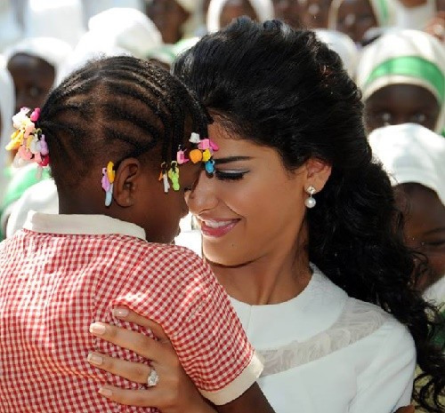 Điều khiến mọi người cảm phục và mến mộ công chúa Almeerah là những đóng góp âm thầm không ngừng nghỉ của cô trong suốt nhiều năm đòi lại quyền bình đẳng cho phụ nữ trong nước, mặc dù đó là một điều vô cùng khó khăn đối với những nước Hồi giáo như Ả Rập Saudi.