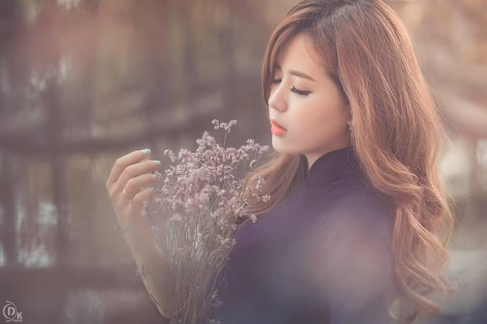 Cô bạn hot girl vùng cao hội tụ đầy đủ những yếu tố của một cô gái hoàn hảo cả tài năng và nhan sắc. Xinh đẹp, học giỏi, thông minh và sống hòa đồng. Thùy Dương là một cái tên mà tất cả nam sinh trong trường đều biết đến và thầm ngưỡng mộ. Ảnh: DK.