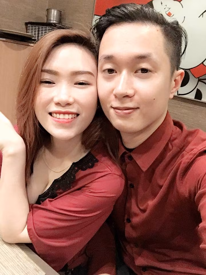 Trên trang cá nhân của mình, cả Quang Huy và Nguyệt Anh thường xuyên chia sẻ những bức ảnh chụp cùng nhau ở nhiều địa điểm. Có thể thấy cặp đôi này rất quấn quít, dường như gắn bó không rời và rất tình cảm. Tuy nhiên, sau khi trở thành "tâm điểm bất đắc dĩ" với bức ảnh đút thức ăn cho người yêu vừa qua, cặp đôi này cũng phải hứng chịu một số lời nhận xét không hay, thể hiện sự khó chịu của một bộ phận dân mạng.