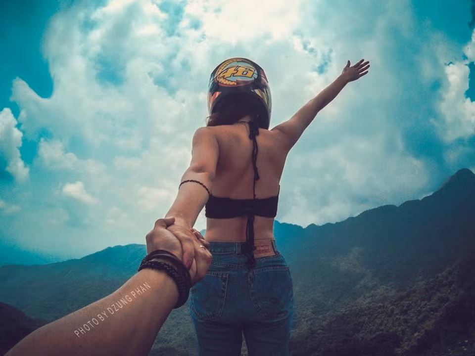 Đi muôn nơi, yêu hết mình chụp ảnh nhiệt tình…bộ ảnh và câu chuyện của Dũng Phan cùng Trang Cao khiến rất nhiều bạn trẻ phải trầm trồ ngưỡng mộ. Không ít cô gái, chàng trai trẻ sau khi xem bộ ảnh “Follow Me” phiên bản Việt này đã thầm ao ước bản thân cũng sẽ sở hữu một bộ ảnh đẹp như thế chụp cùng người mình yêu, được đi đến mọi miền của Tổ quốc để trải nghiệm và khám phá.