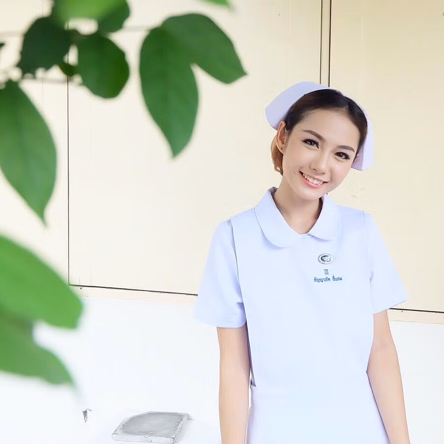 Namkhing Kanyapak có làn da trắng mịn, chiếc mũi cao, đôi mắt to tròn trong sáng.