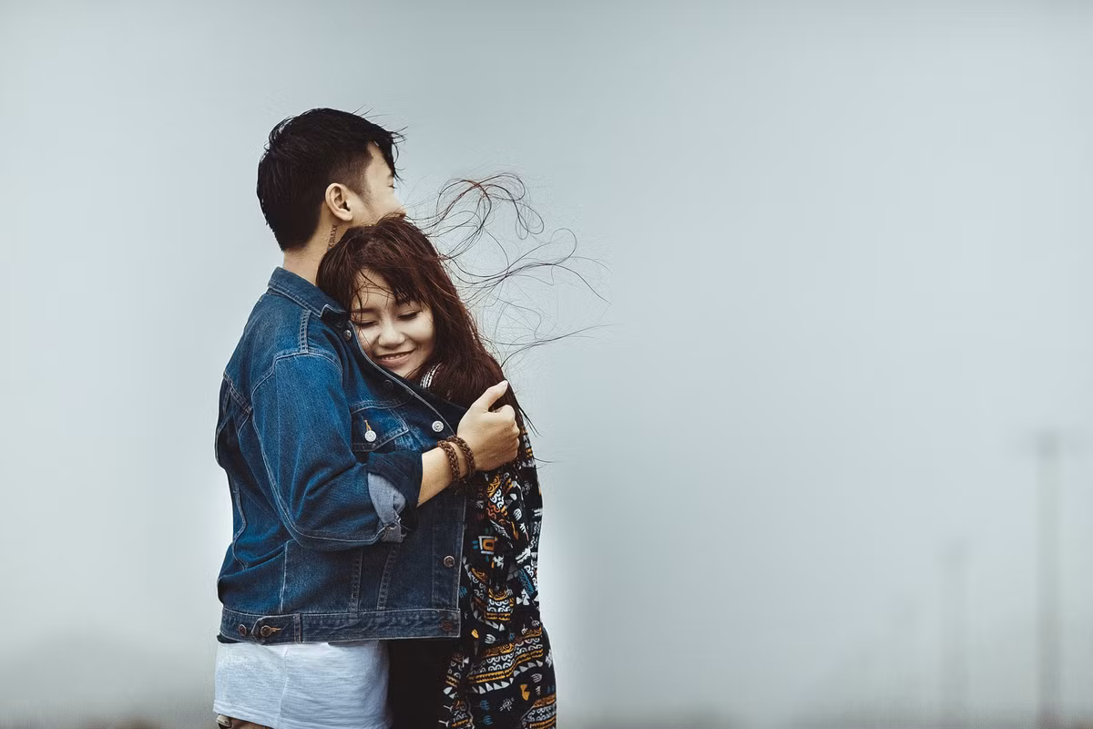 Nếu những ai cho rằng chỉ những ngày đẹp trời mới thích hợp để chụp ảnh cưới thì với bộ ảnh độc đáo này, có thể suy nghĩ này sẽ được xem xét lại.