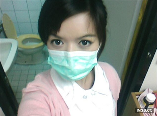 Phong trào "làm đẹp bằng khẩu trang" bắt nguồn từ Nhật Bản khi ở đất nước này, chiếc khẩu trang là một vật dụng không thể thiếu, được sử dụng mọi lúc, mọi nơi của gần như tất cả mọi người. Xuất phát từ tính chất quen thuộc của món đồ này, các nữ sinh, teen girl Nhật Bản đã nghĩ ra kiểu trang điểm mắt to, thật ấn tượng để tạo nên sức hút khi đeo khẩu trang ra đường.