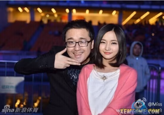 Hồi đầu năm 2016, kênh PandaTV - một kênh truyền hình về game và giải trí nổi tiếng đã công bố danh sách Top 20 game thủ được trả lương cao nhất ở Trung Quốc và bất ngờ là Hàn Ý Huỳnh đứng ở vị trí thứ hai với tổng tiền lương lên đến 17 triệu nhân dân tệ, tương đương khoảng 60 tỷ đồng mỗi năm.