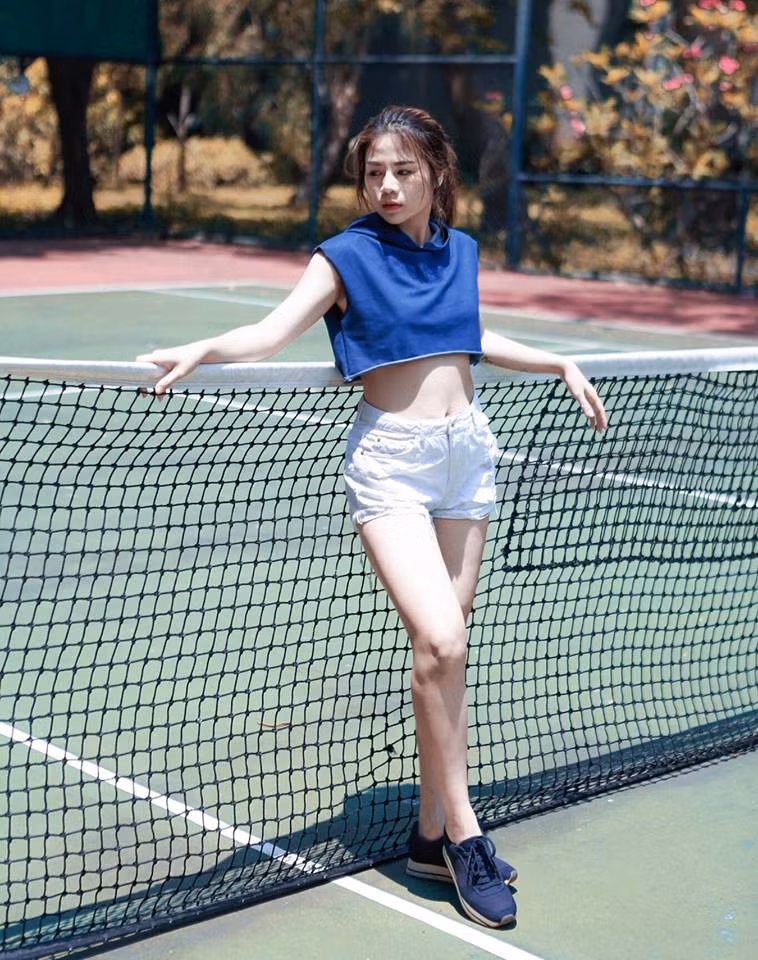 Nguyên Sa giãi bày tâm sự, ở thời điểm đặt viên gạch đầu tiên xây nền móng, cô làm việc điên cuồng không kể ngày đêm, chắt chiu từng đồng tiền nhỏ nhặt để nuôi dưỡng hoài bão đã ấp ủ và cũng muốn chứng minh cho mọi người thấy nỗ lực của bản thân.