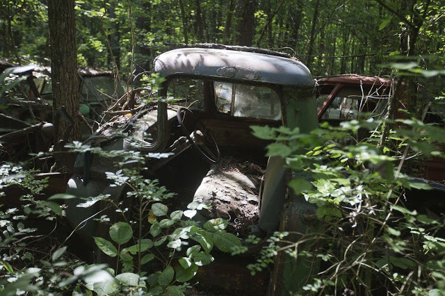 Những ôtô tại đây đa số được sản xuất từ năm 1972 hoặc lâu hơn.