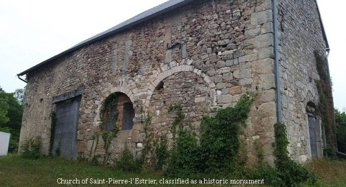 Bên trên những quan tài bằng chì không có bất cứ ký tự hoặc hình vẽ nào.