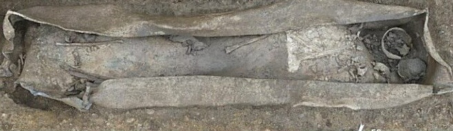 Thông thường, quan tài thường được làm từ gỗ hoặc đá hoa cương, cẩm thạch.