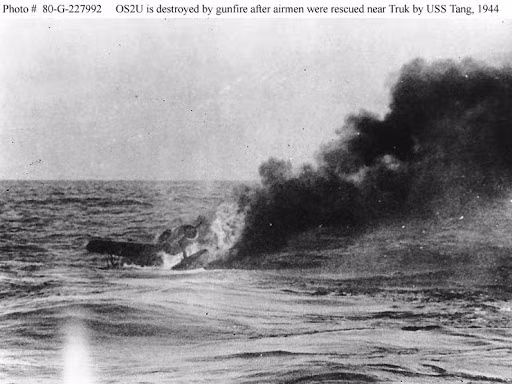 Sau khi đánh chìm 13 tàu và chỉ còn 1 tàu địch, chỉ huy tàu ngầm USS Tang ra lệnh cho thủy thủ tiêu diệt con tàu cuối cùng để giành được chiến thắng hoàn toàn.