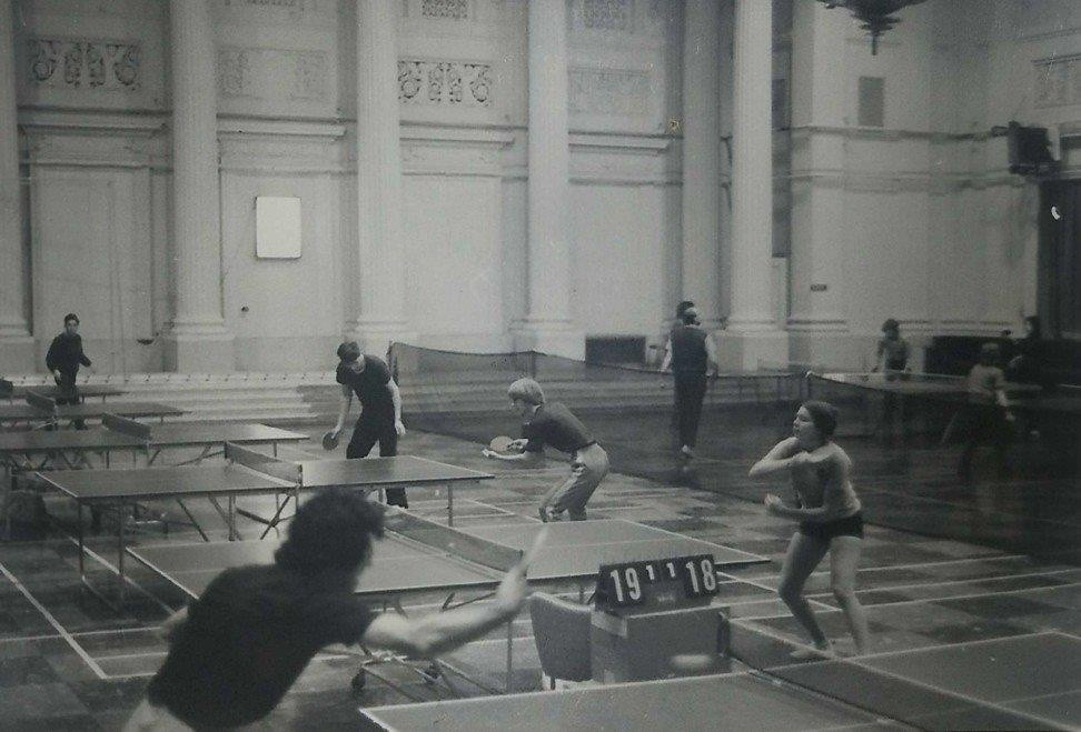 Quay ngược lại 50 năm trước, cuối những năm 1960, đầu những năm 1970, mối quan hệ giữa 2 bên vô cùng căng thẳng. Cuộc cách mạng văn hóa đã mang lại sự cô lập gần như hoàn toàn của Trung Quốc với thế giới bên ngoài trong khi Trung Quốc tố cáo chủ nghĩa đế quốc Mỹ và cả chủ nghĩa xét lại của Liên Xô. Đầu năm 1971, chính phủ Trung Quốc không có bất cứ mối quan hệ nào với Mỹ.