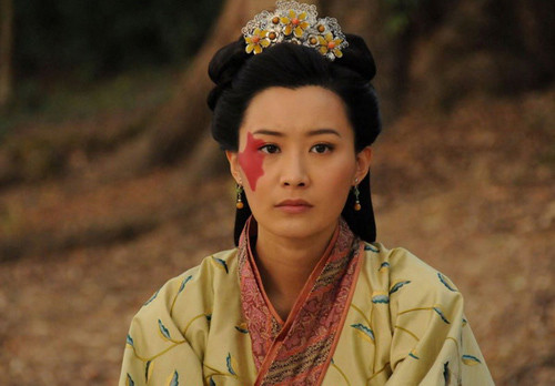 Dung mạo của Chung Vô Diệm thường bị những người xung quanh chế giễu. Cũng chính vì vậy đến 40 tuổi mà bà vẫn chưa lấy chồng.