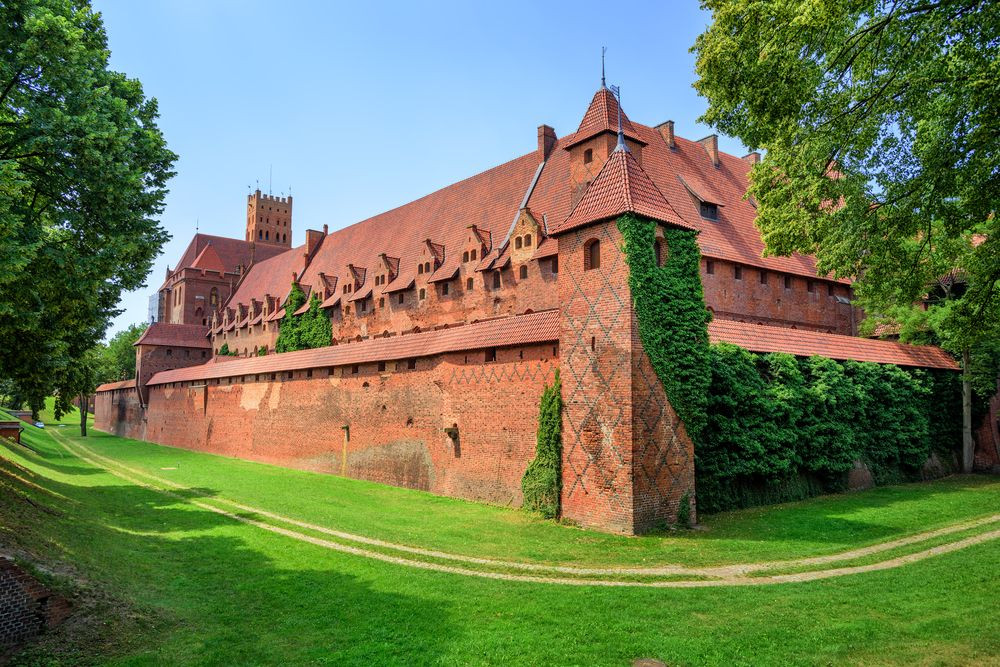 Theo các nhà nghiên cứu, người xưa sử dụng khoảng 7 - 30 triệu viên gạch để hoàn thành công trình cổ kính này.