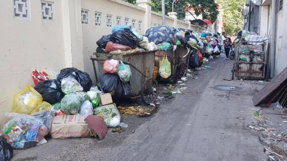 Ha Noi: Can xu ly tinh trang phat tan mui o bai rac Soc Son