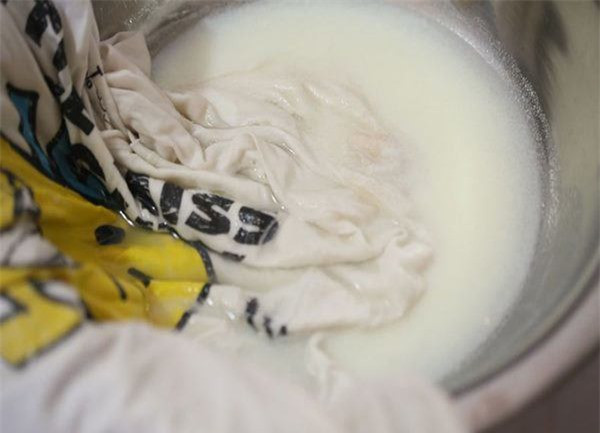 Cho sua vao ngam ao trang tinh nhu moi