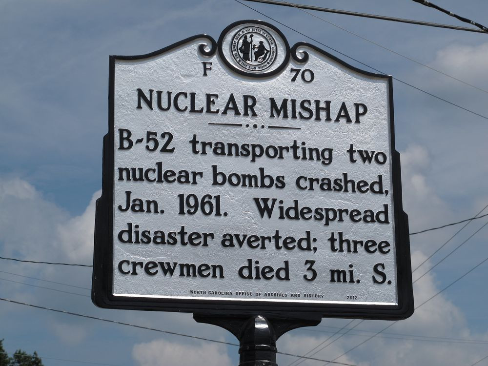Ngày 23/1/1961 trở thành một dấu mốc quan trong trong lịch sử khi xảy ra một sự cố vũ khí nguyên tử nghiêm trọng. Vụ tai nạn này suýt "thổi bay" tiểu bang North Carolina của Mỹ.