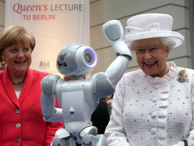 Truyền thống này có thời Vua George II (1683 - 1760). Ông hoàng này quyết định tổ chức sinh nhật của mình vào tháng 6 hàng năm thay vì đúng vào ngày sinh là 6/11. Lý do ông chọn tháng 6 là vì thời tiết mùa hè đẹp hơn.