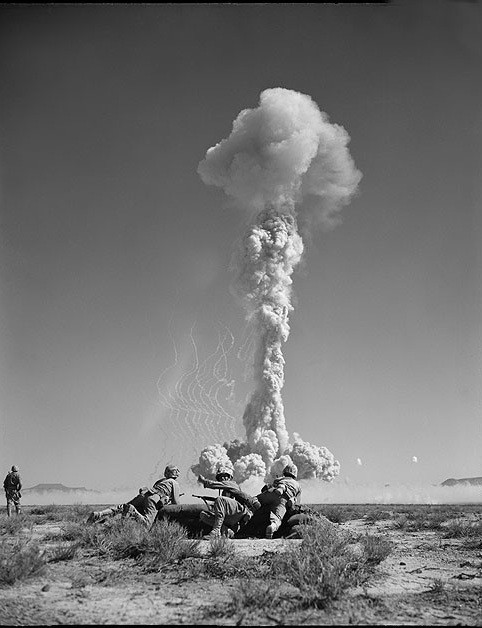 Nguyên do là bởi những vụ thử nghiệm vũ khí hạt nhân phát tán ra môi trường xung quan lượng lớn phóng xạ độc hại.