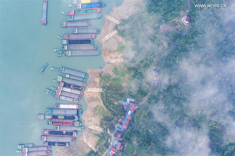 Mục đích của đập Tam Hiệp là ngăn lũ. Công trình này vượt qua nhiệm vụ kiểm soát lũ lớn vào năm 2010. Khi ấy, lưu lượng nước đạt đỉnh 70.000 m3/giây, cao hơn 20.000 m3 so với thảm họa lụt năm 1998.