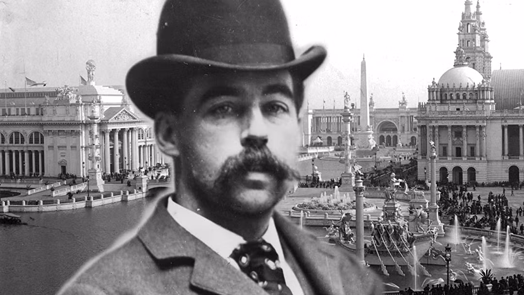 Tên sát nhân khét tiếng người Mỹ H.H. Holmes khiến nhiều người ám ảnh khi xây dựng và điều hành một khách sạn tại Chicago làm nơi thực hiện tội ác.
