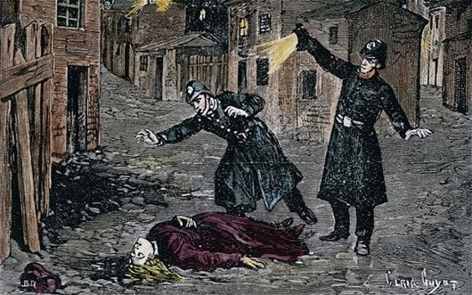 Vào những năm 1880, Jack đồ tể gây ra hàng loạt vụ án mạng ở Whitechapel, London. Theo các nhà điều tra, từ năm 1888 - 1891, gã giết hại 11 người. Nạn nhân phần lớn là phụ nữ. Dù cảnh sát nỗ lực điều tra nhưng không thể tìm ra danh tính và bộ mặt thật của Jack đồ tể.
