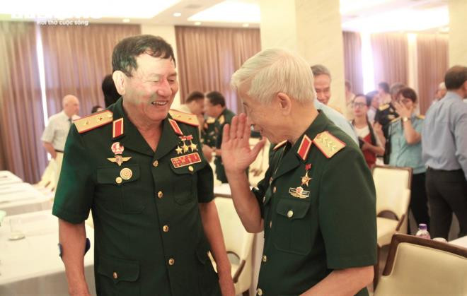 Cũng trong năm 1980, Phạm Tuân được phong Anh hùng Lao động Việt Nam. Ông cũng là một trong những người nước ngoài đầu tiên được trao tặng danh hiệu Anh hùng Liên Xô và Huân chương Lenin. Ảnh: VTC.