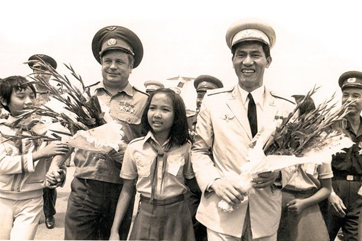 Chia sẻ về chuyến bay vào vũ trụ đầu tiên của mình cũng như của Việt Nam và châu Á, Anh hùng Phạm Tuân cho hay việc di chuyển và làm việc trên tàu vũ trụ khá khó khăn. Ảnh: Tư liệu.