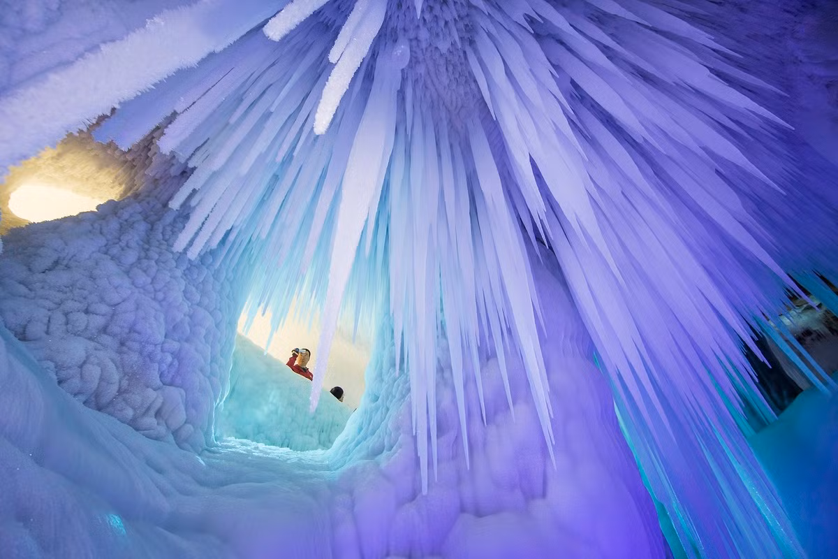 Điều thú vị là ngay cả trong điều kiện thời tiết mùa Hè nắng nóng gay gắt, các khối băng trong Ningwu không bị tan chảy.