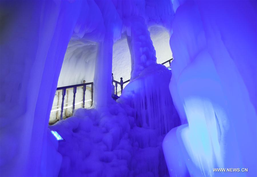 Ningwu là hang động băng lớn nhất ở Trung Quốc. Khu vực tham quan của hang động được chia thành 5 tầng.