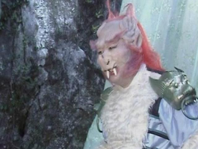 Dù bắt được Kim Thánh nương nương nhưng Thái Tuế ma vương không thể gần gũi nên y quyết định bắt 8 cung nữ về động.