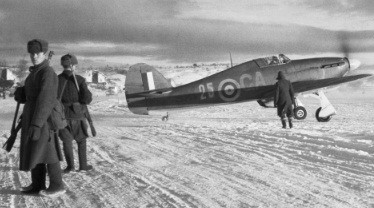 Một số mẫu máy bay được các nước Đồng minh cung cấp cho Liên Xô có thể kể đến như: tiêm kích Hawker Hurricane, tiêm kích P-39 Airacobra...