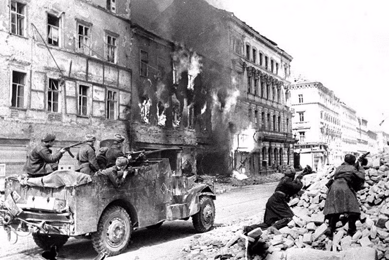 Những vũ khí mà quân Đồng minh hỗ trợ Liên Xô góp một phần vào chiến thắng của nước này trước lực lượng phát xít Đức. Mời độc giả xem video: Bảo tàng đồ cũ thời Liên Xô. Nguồn: VTC14.