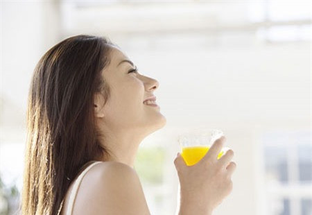 Mỗi buổi trưa uống cốc nước này mọi mỡ thừa tiêu biến Moi buoi trua uong coc nuoc nay moi mo thua tieu bien