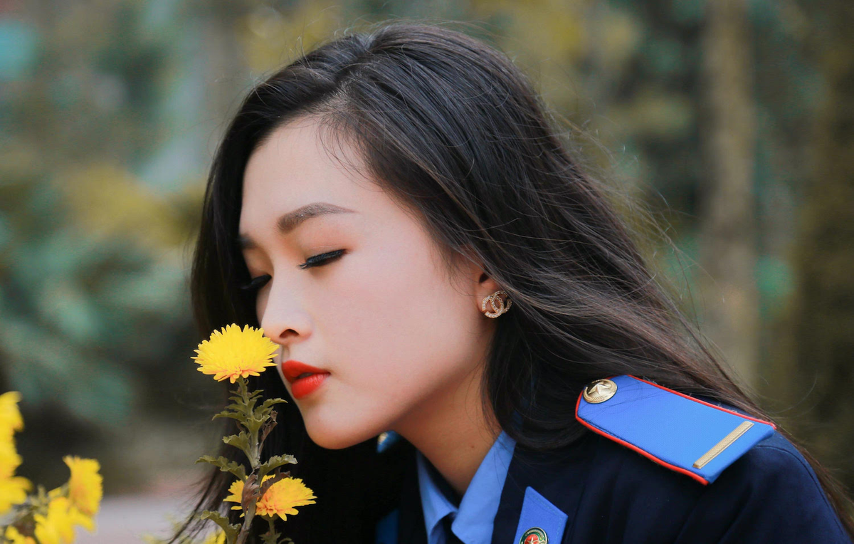 “Ngoài công việc học tập trên giảng đường, chúng em cũng nhận được sự giúp đỡ rất nhiều từ thầy cô. Mỗi thầy cô đều có cách truyền cảm hứng riêng đến sinh viên”, nữ sinh tâm sự.